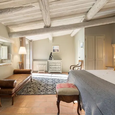 18th Century House In Quiet Hamlet With Pool House Holiday home
